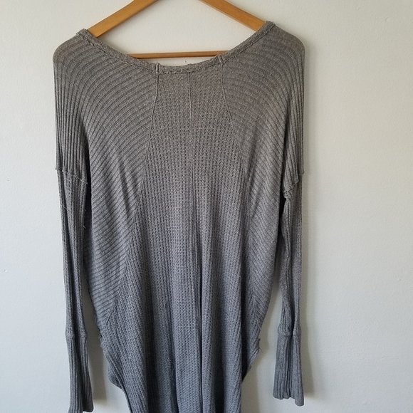 𝅺FREE People Grey Thermal Oversized Longsleeve Pull-over Slouchy Top Size Small - Picture 5 of 10